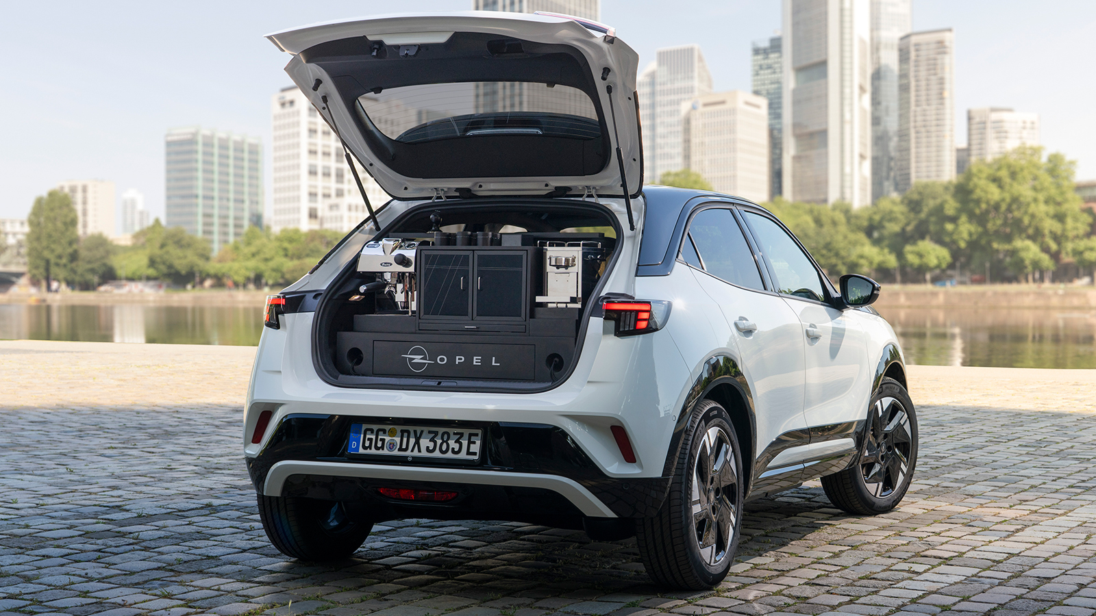 Μ' αυτό το SUV της Opel δεν ξεμένεις από... καφέ!